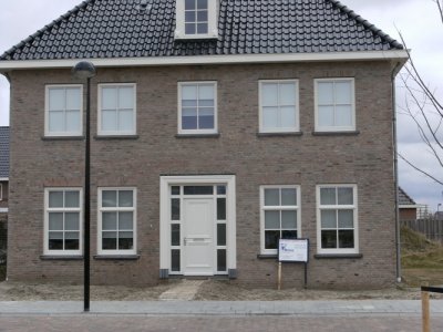 afbeelding van Gehele buitenzijde geschilderd.